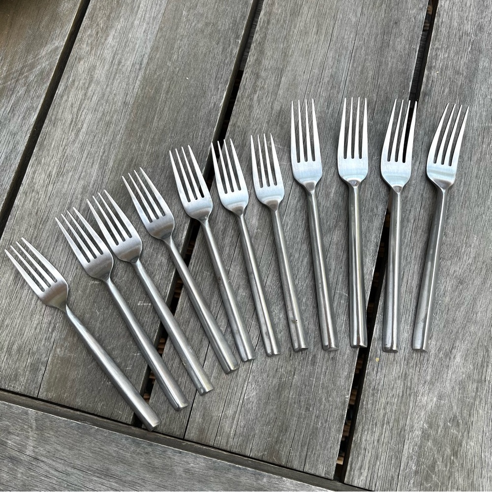 Hampton Silversmith Stainless Flatware Fork Set Pyramid Set of 11 Large & Small